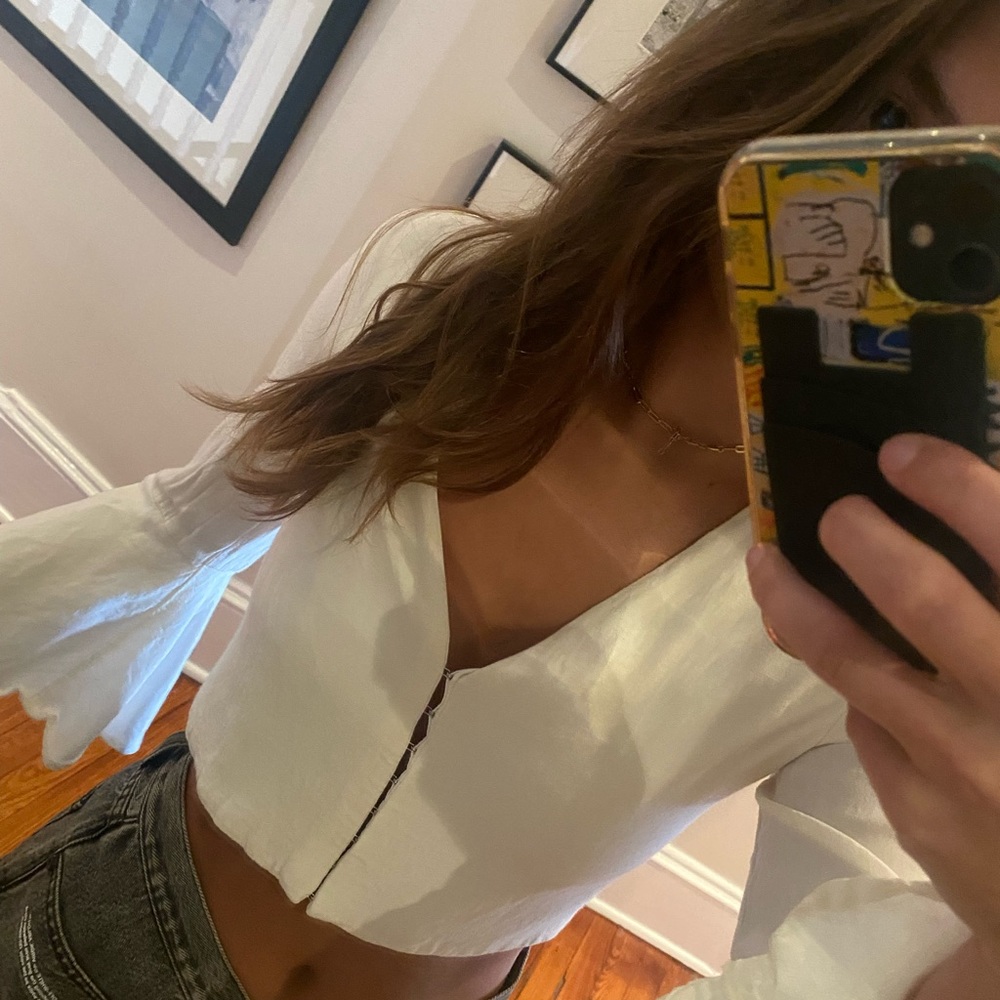 STAUD WHITE CROPPED BLOUSE WITH CLASP CLOSURE   🥥🤍
